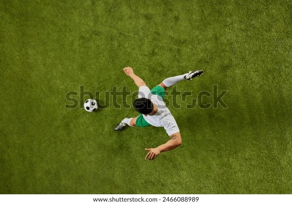 惊魂一幕！后脑勺撞膝，杨瀚森险些受伤，幸无大碍啊！